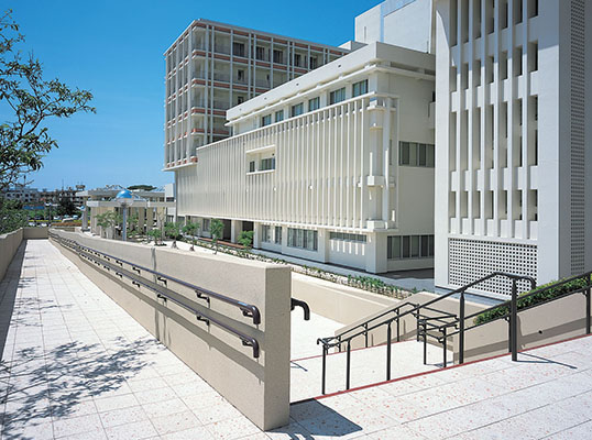 Lixil ビジネス情報 沖縄県立南部医療センター こども医療センター 病院診療施設 施工事例